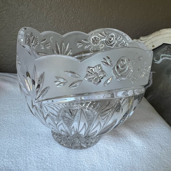 Other - Oneida Southern Garden Crystal Potpourri/Candy Bowl, lead crystal